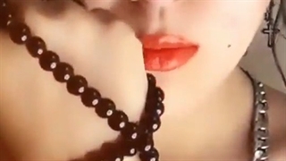 اهنگ خارجی غمگین.با لب خونی یک دختر♡