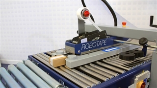چسب زن کارتن نیمه اتوماتیک مدل ROBOTAPE 50 ME LH