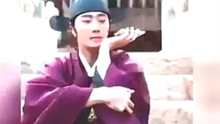 چقد گوشیشو دوست داره!!!رابطه منو گوشیم(+_+)