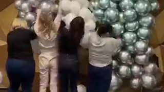 مجتمع تجاری خلیج فارس ، فروشگاه پارتی سیتی partycity