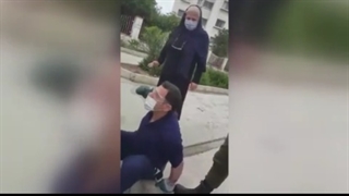 کتک زدن جانباز به خاطر اینکه میخواسته از پل رد بشه