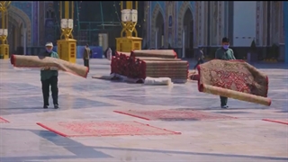 ارائه خدمات مفروش کردن صحن ها و رواق های مبارکه حرم مطهر رضوی