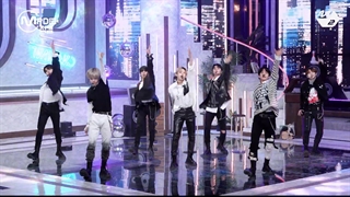 اجرای آهنگ "Drunk-Dazad" گروه Enhypen در شبکه M2