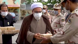 توزیع بسته‌های افطاری سبک و غذای گرم با حضور تولیت آستان قدس رضوی