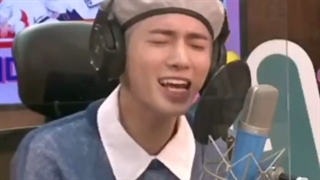 تهیون عضو تی‌ایکس‌تی اخیرا در برنامه‌ای که حضور داشتن بخشی از آهنگ Spring Day رو خونده