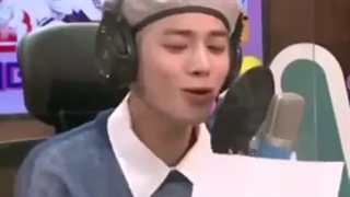 تهیون عضو گروه TXT تو برنامه ای که اخیرا حضورداشتن بخشی از آهنگ Spring Day رو خونده