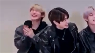 از شدت خنده هلاک شد یکی نجاتش بده !!