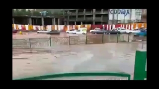 خیابان‌های تبریز را سیل گرفت