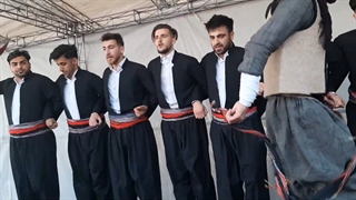 اجرای رقص فوق‌العاده جذاب کردی گروهی