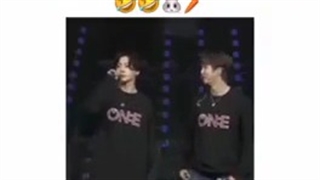 وقتی توی کنسرت نامجون توی کنسرت ی دختر رو به کوک نشون میده که لباس هویج پوشیده بود.دختره خواست نظر کوک رو جلب کنه ولی نتونستتتت