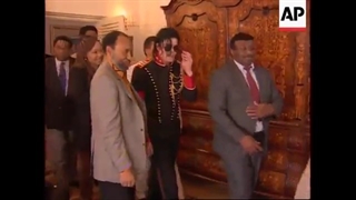 حضور مایکل جکسون در تولد نلسون ماندلا دوست صمیمی مایکل♡♡