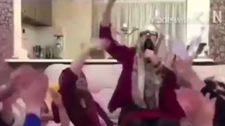 خوشحالی مادرا بعداز تمام شدن مدرسه ها