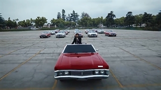 اجرای آهنگ save your tears از the weekend در  Billboard Music Awards