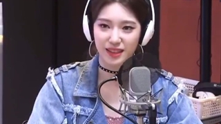 سویون عضو گروه Rocket Punch در برنامه ای رادیویی گفته که رزی رل مدلش هست