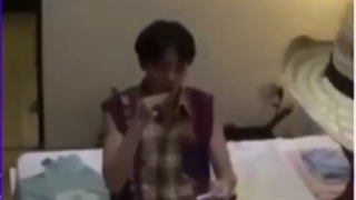 29.وای خدا جیهوپ به جای خمیر دندون ژل اصلاح رو میزنه خخخخ