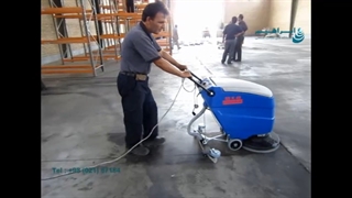 استفاده از دستگاه اسکرابر دستی در انبار ها و محیط های صنعتی