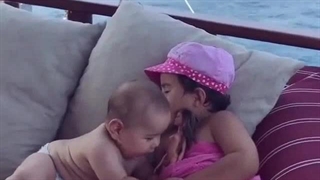 کلیپ جداب شیرخوردن نوزاد حتما تا اخر ببینید