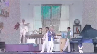 کاتی از اجرای اهنگfly to my roomدر ماستر امروز بی تی اس