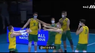 حرکات عجیب بازیکنان ذخیره والیبال استرالیا در بازی با ایران