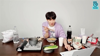 وی لایو پختن رامیون یونگجه + زیرنویس فارسی آنلاین