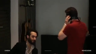 پشت صحنه موزیک فرقی نداره.