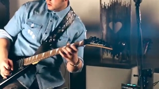 قسمتی از آهنگ "یک ذره فکر کن" از "آرین نایینی"