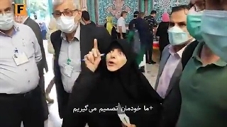 صحبت‌های یک پیرزن ایرانی با خبرنگار خارجی درباره دموکراسی در حسینیه ارشاد