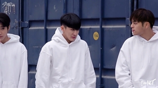 پشت صحنه موزیک ویدیو"Disterict 9" استری کیدز با زیرنویس انلاین فارسی