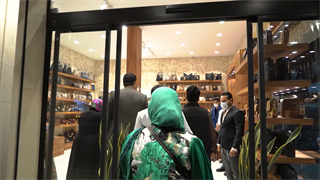 حضور سلبریتی ها در فروشگاه چرم منطِ ( فروشگاه احمدآباد شهر مشهد )
