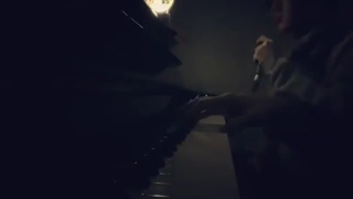 پیانو زدن سوهو عزیز همراه با خوندن اهنگ Stay