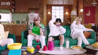 اجرای آهنگ Dynamite  از BTS