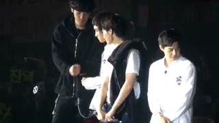 سنگ کاغذ قیچی کیوت چانیول و کیونگسو 