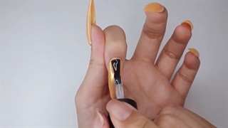 طراحی ناخن با تم طلایی