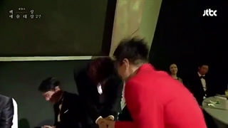 و اما جواب جی وای پی رئیس کمپانی سوزی... .  تا مینهو باشه سوزی رو جلوی این همه آدم ضایع نکنه.........خخخخخخخخخ