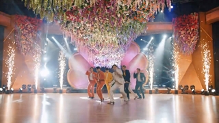 (اجرای آهنگ dynamite از BTS)