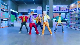 اجرای آهنگ باتر بی تی اس در فستیوال موسیقی FNS