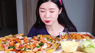 اسمرفود/خوردن پیتزا/نودل