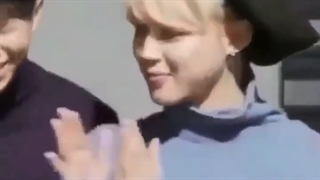 چند ثانیهـ با لیتل فینگرایهـ نینی طورهـ جمن شی رنگین کمونی شیم...♡....