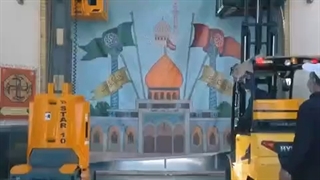 استقبال زائران حرم مطهر رضوی از دیوارهنگارههای صحن غدیر