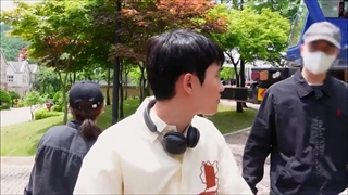 پشت صحنه موزیک ویدیو Rose دی او با زیرنویس فارسی