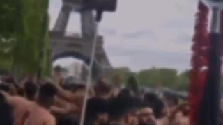 عزاداری و سینه زنی  عاشقان آقا اباعبدالله  در پاریس(فرانسه)