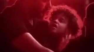 نشود فاش کسی آن‌چه میان من و توست تا اشارات نظر نامه‌رسان من توست..