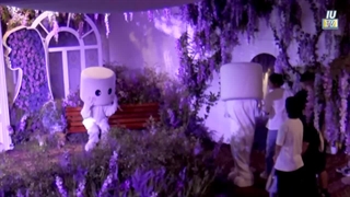 (IUTV)حضور آیو توی نمایشگاه با لباس مارشملو با زیرنویس فارسی