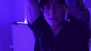 یه تیکه کوچولو از لایو جونگکوک بانی  در تیک‌تاک (ترجمه در کپشن)