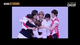 پشت صحنه اجرای get a guitar از RIIZE در studio choom