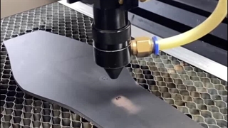 حکاکی روی زیره کفش با دستگاه برش لیزر