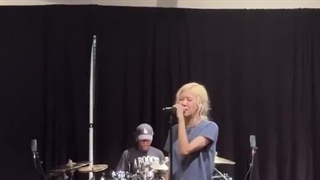 رزی امروز برای بار دوم tpxic till the end رو اجرا کرد خیلی خوبهه