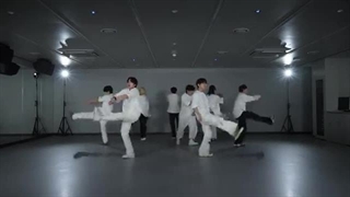 دنس پرکتیس STRAY KIDS با آهنگ Walking On Water