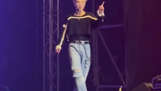 وقتی سعی میکنه برا اکسوال ها "مری عاشقی" بخونهㅠㅠ