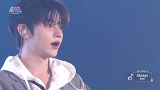 اجرای آهنگ Always از هائو و اجرای اهنگ Sweat و Engarde و Good So Bad و کاور اهنگ Perfume از زیرو بیس وان در فستیوال موزیک بنک